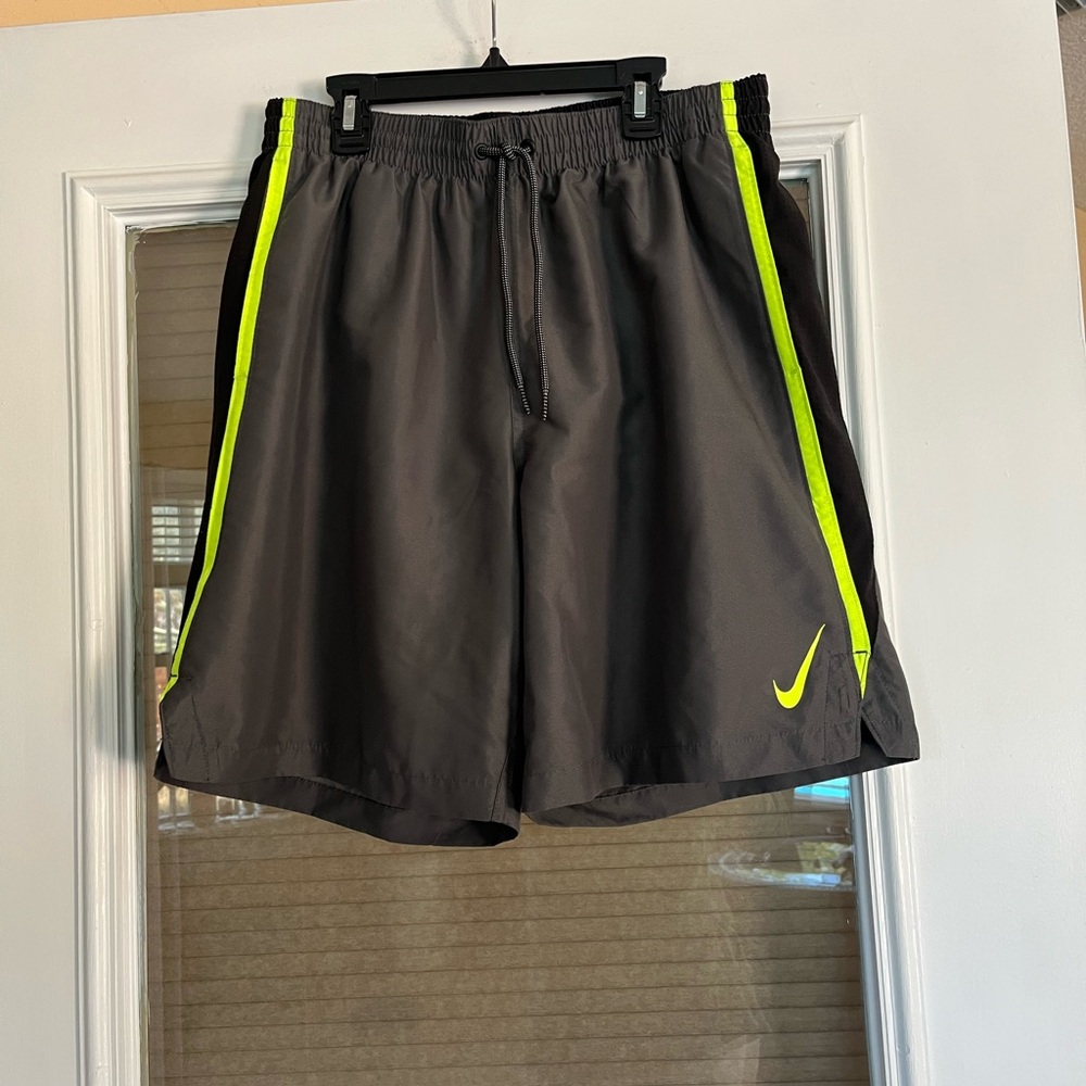 Men’s Nike Core 8” Volley 8 Swim Shorts with liner (large)
